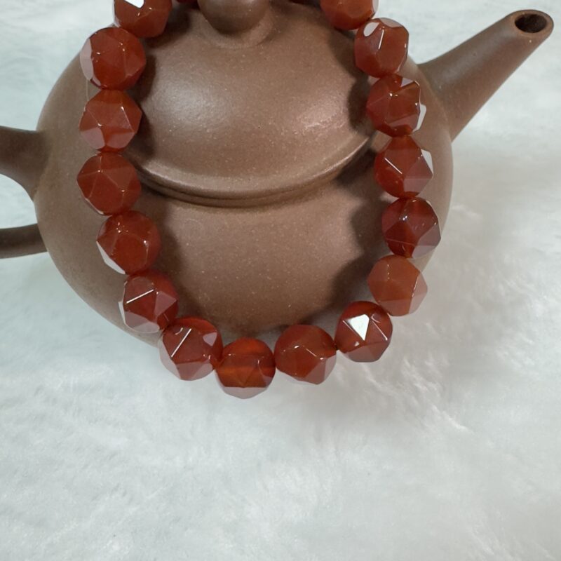 Exquisite diamond shaped crystal bracelet